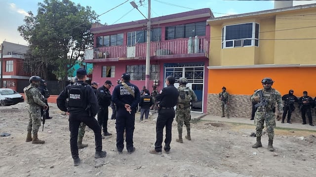 Cateo en Chiconautla termina con decomiso de uniformes falsos