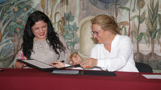 Alejandra Frausto, secretaria de Cultura y Josefa González, secretaria de Semarnat.