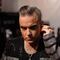 Robbie Williams se niega a cantar en vivo porque olvida sus canciones