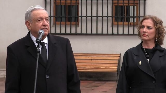 AMLO y Beatriz Gutiérrez rinden homenaje a Salvador Allende