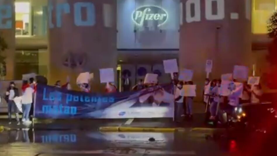 Covid-19: Exigen a Pfizer en México liberar la patente de su vacuna