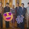 El disco autografiado que BTS le regaló a Claudia Sheinbaum