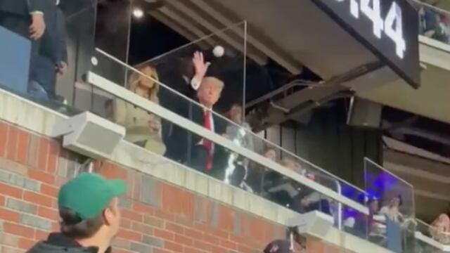 Donald Trump en partido de béisbol