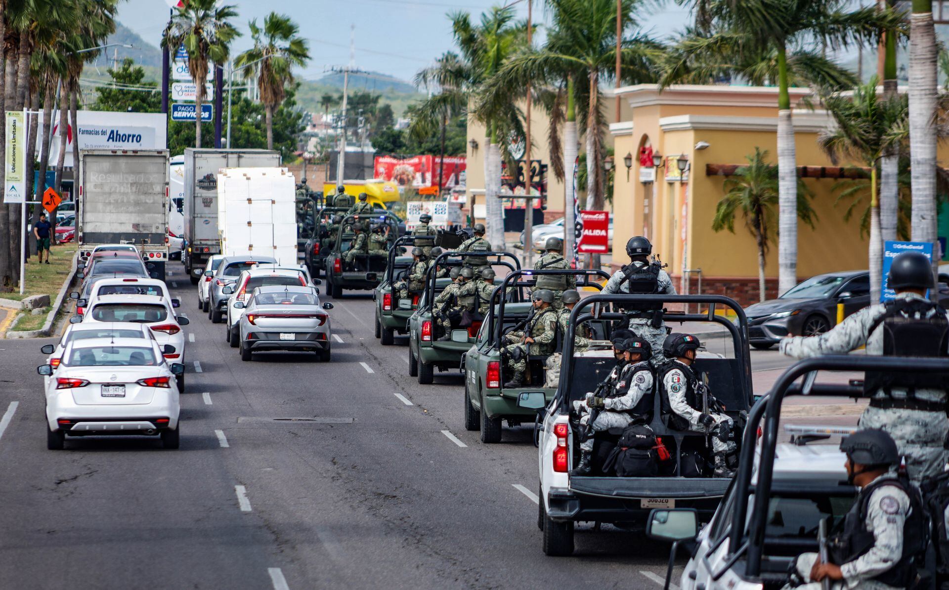 En medio de la ola violencia que se vive en Culiacán, Sinaloa, se realizó la caravana por la paz, que inició a las 11:00 de la mañana.