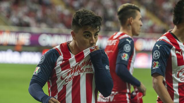 Fernando Beltrán celebra gol con Chivas