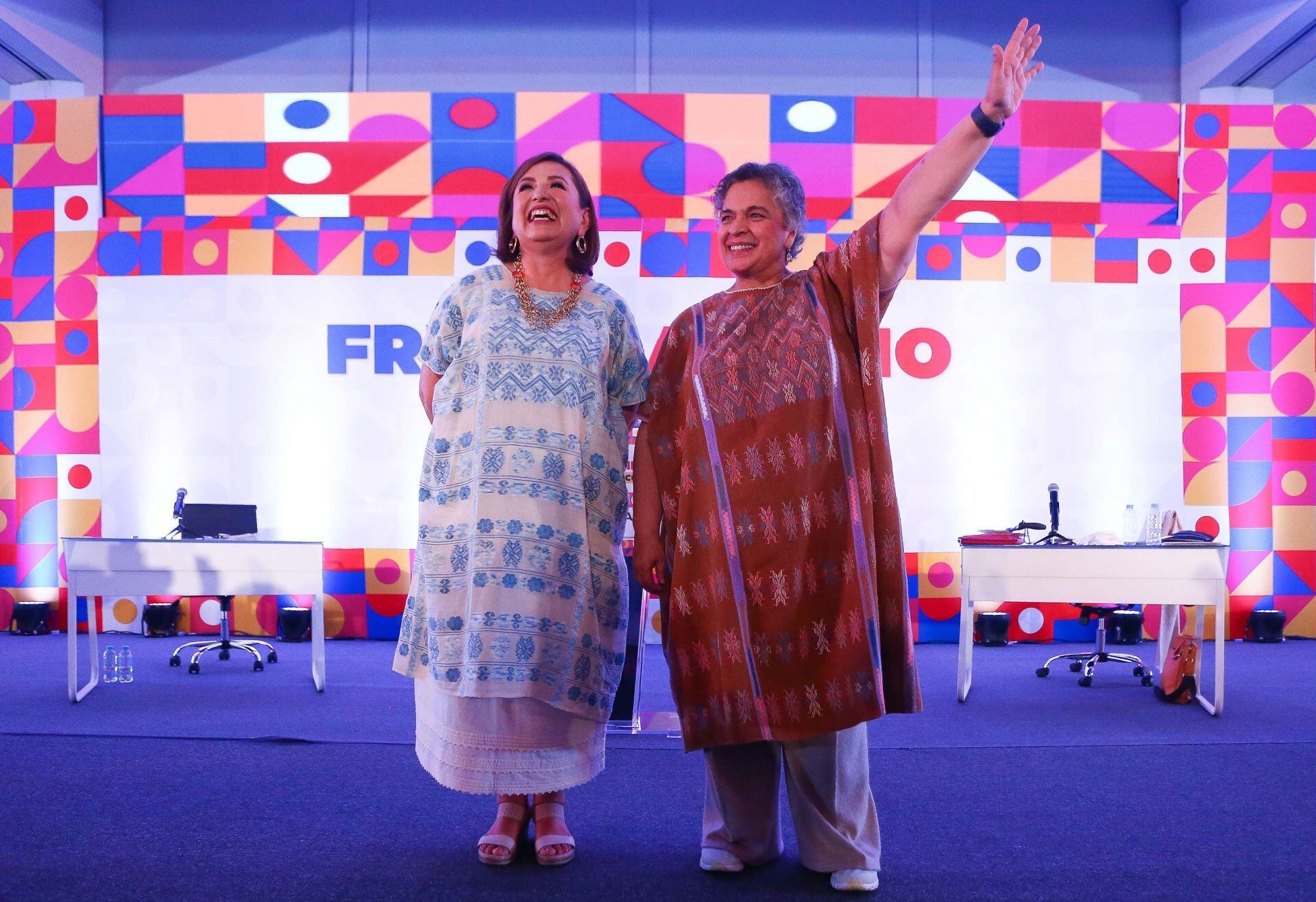 Xóchitl Gálvez y Beatriz Paredes