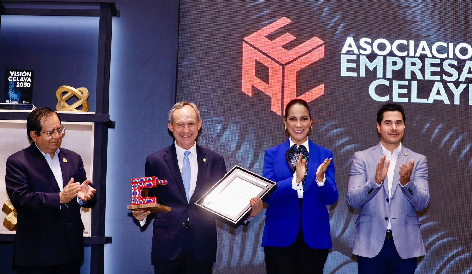 Libia Dennise fortalece hogares y consolida a Guanajuato en aeronáutica.