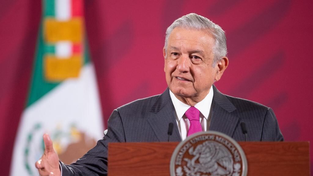 AMLO opina que bancos deben bajar más las tasas de interés