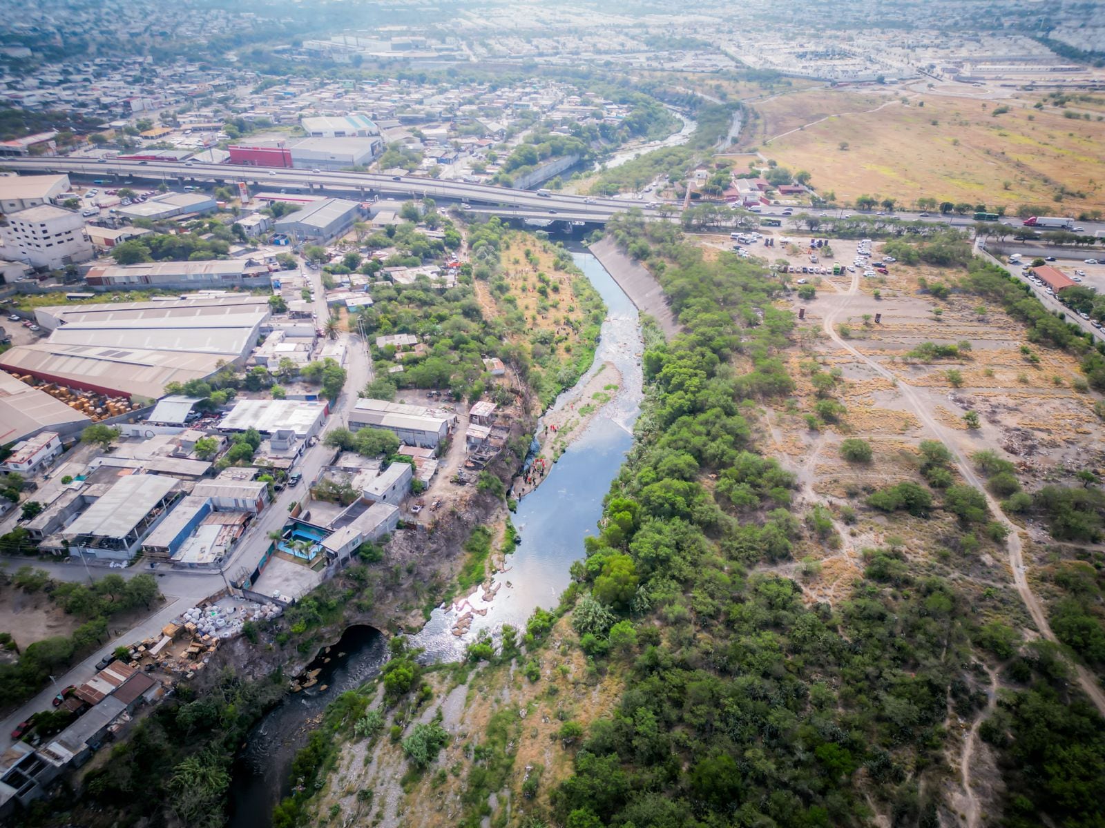 Samuel García destaca limpieza del río Pesquería