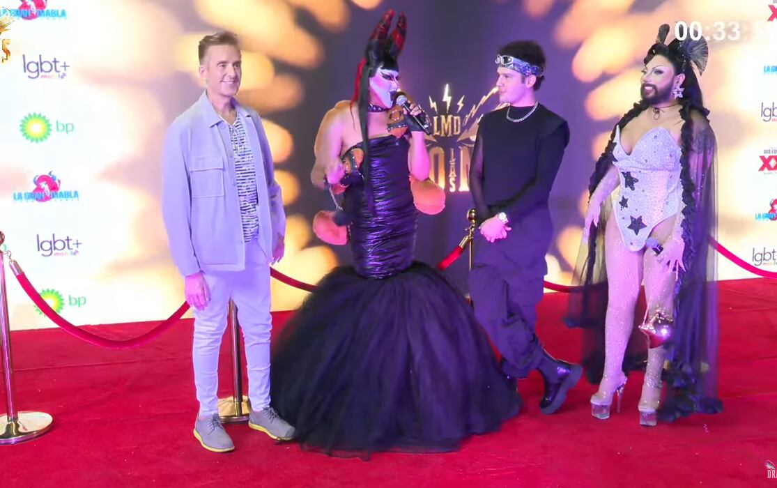 Daniel Bisogno con Charly en la alfombra roja de La Más Draga.