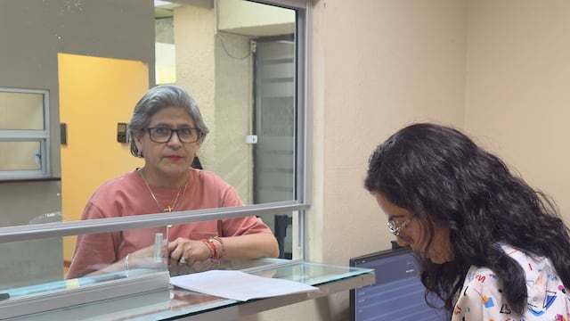Sandra Pámanes entrega pruebas para descalificar juicio político contra Samuel García.