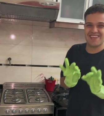 Encuentra la cena de fin de año en el horno y TikTok no entiende como no les olió mal