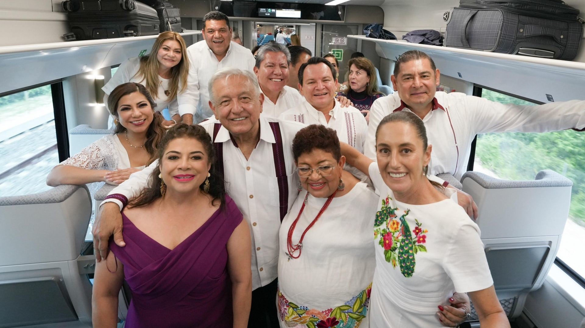 AMLO y Claudia Sheinbaum durante la inauguración del Tren P’atal