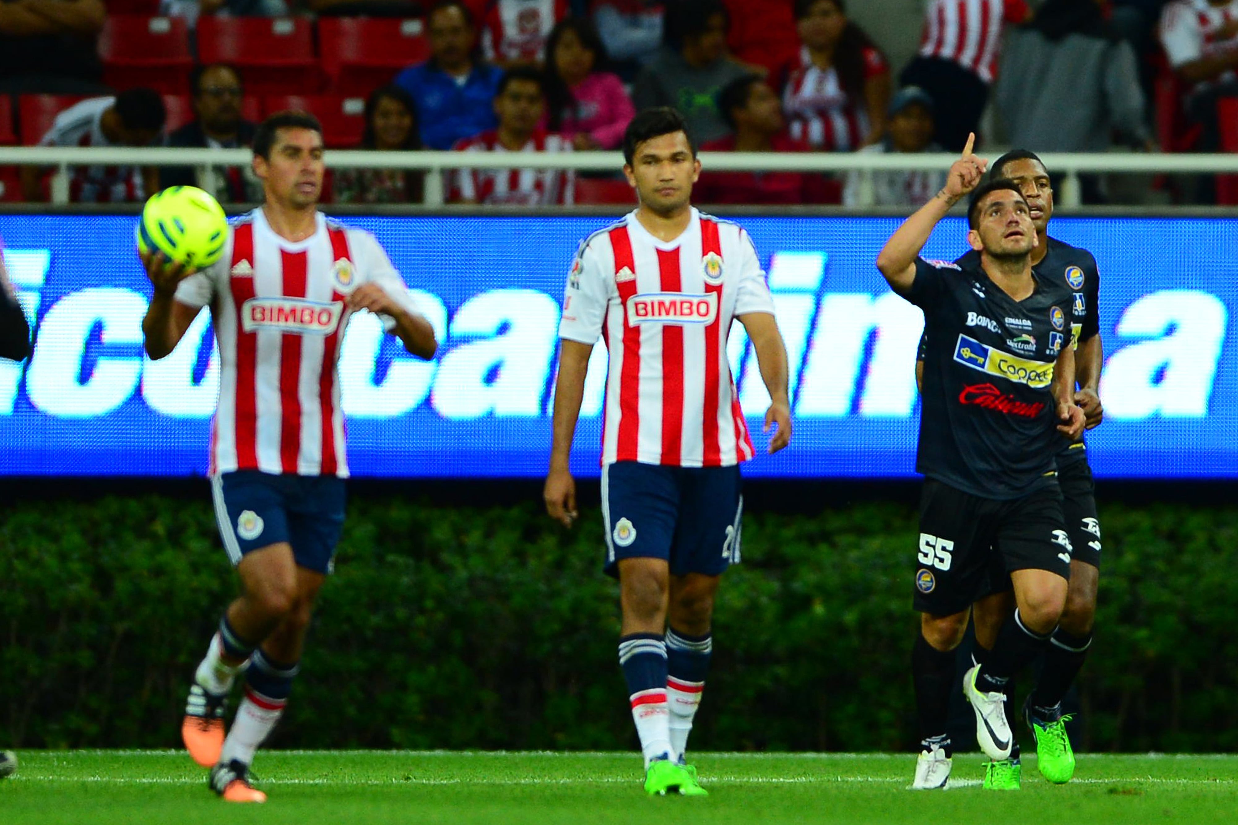 Raúl Enríquez en partido contra Club Chivas