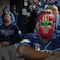 Randy Arozarena celebra jonrón de Isaac Paredes con máscara muy mexicana