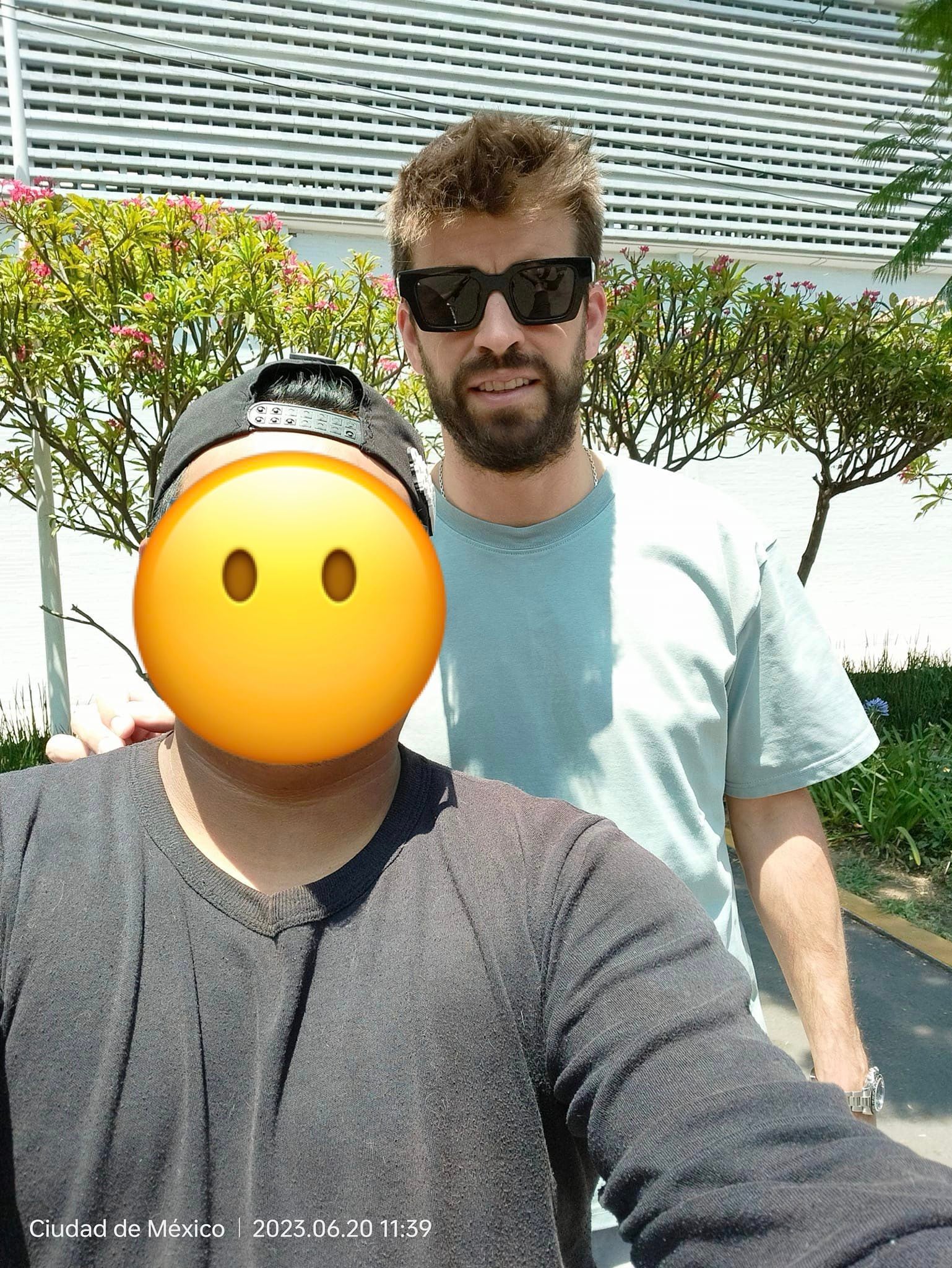 Fan con Gerard Piqué en México