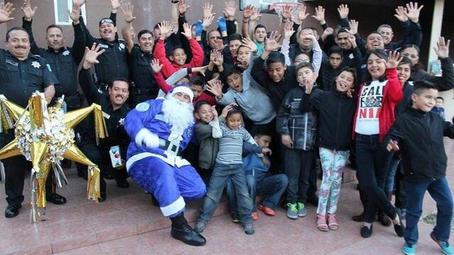 El programa "Vinculación social" creó una unidad de polis disfrazados de Santa Claus