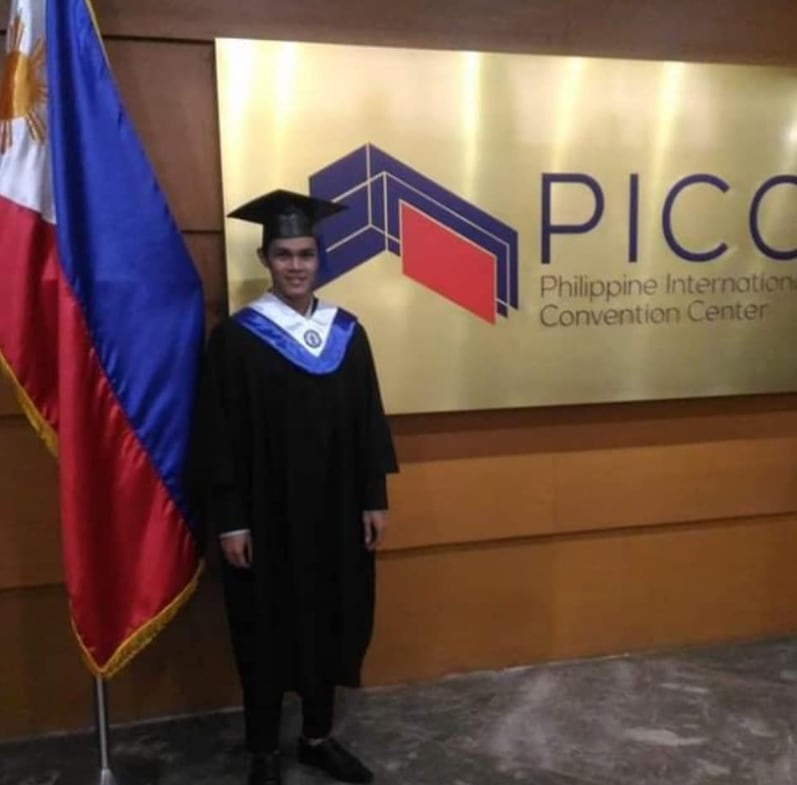 Jeric Rivas, el joven que lloró en su graduación