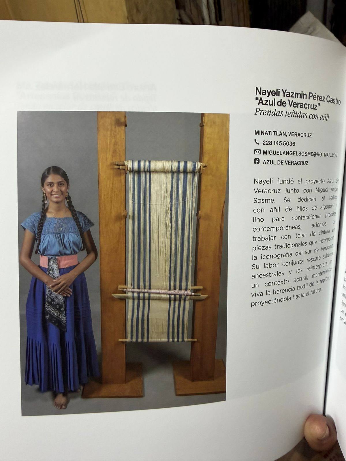 Libro que documenta artesanos que participaron en la Feria Xcaret de Arte Popular Mexicano