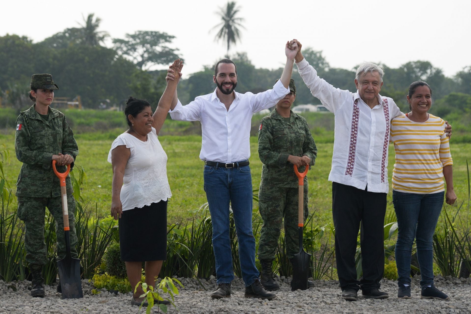 Nayib Bukele, presidente de El Salvador, y el mandatario, AMLO, presentando 'Sembrando Vida' para Centroamérica.