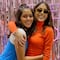 Danna Paola y una fan recrean foto juntas de hace 10 años
