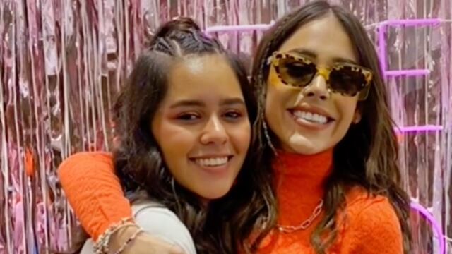 Danna Paola y una fan recrean foto