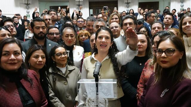 Bertha Alcalde Luján ya tomó protesta