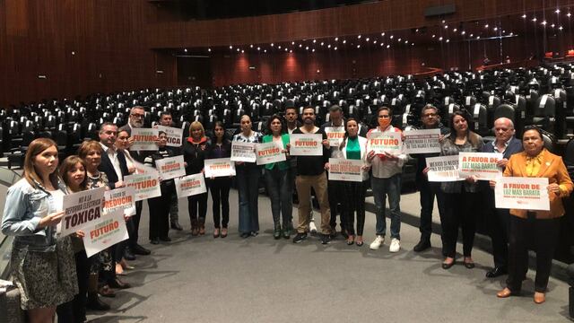 Movimiento Ciudadano protesta contra la reforma eléctrica