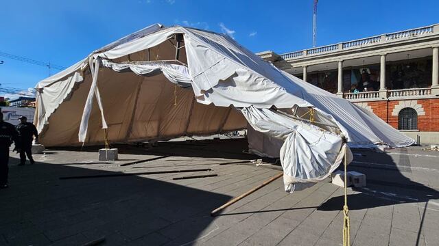 Viento derriba carpa de caravana por la salud en Tlalnepantla