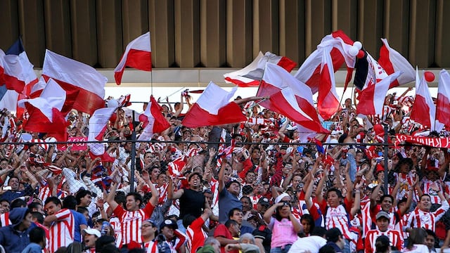 La afición de Chivas celebró la noticia