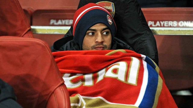 Carlos Vela se la pasó mucho tiempo en la banca del Arsenal