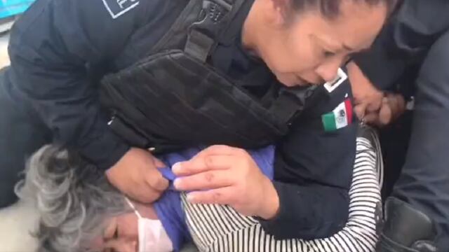Policías de Pachuca someten a mujer
