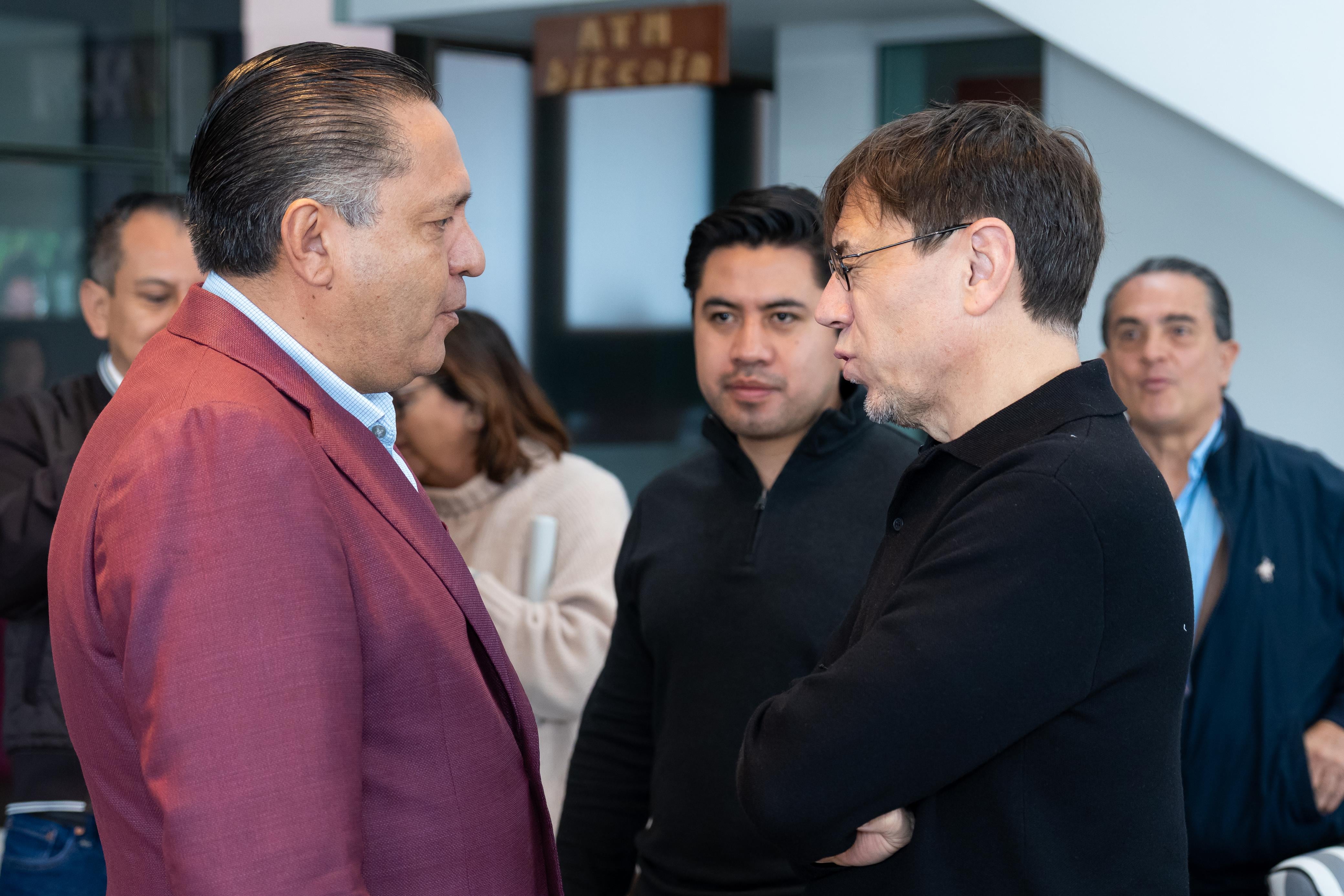 Ricardo Moreno moderó el encuentro impulsado por Morena para promover la formación política y la defensa de la soberanía.