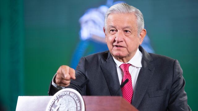 AMLO felicita a "Checo" Pérez