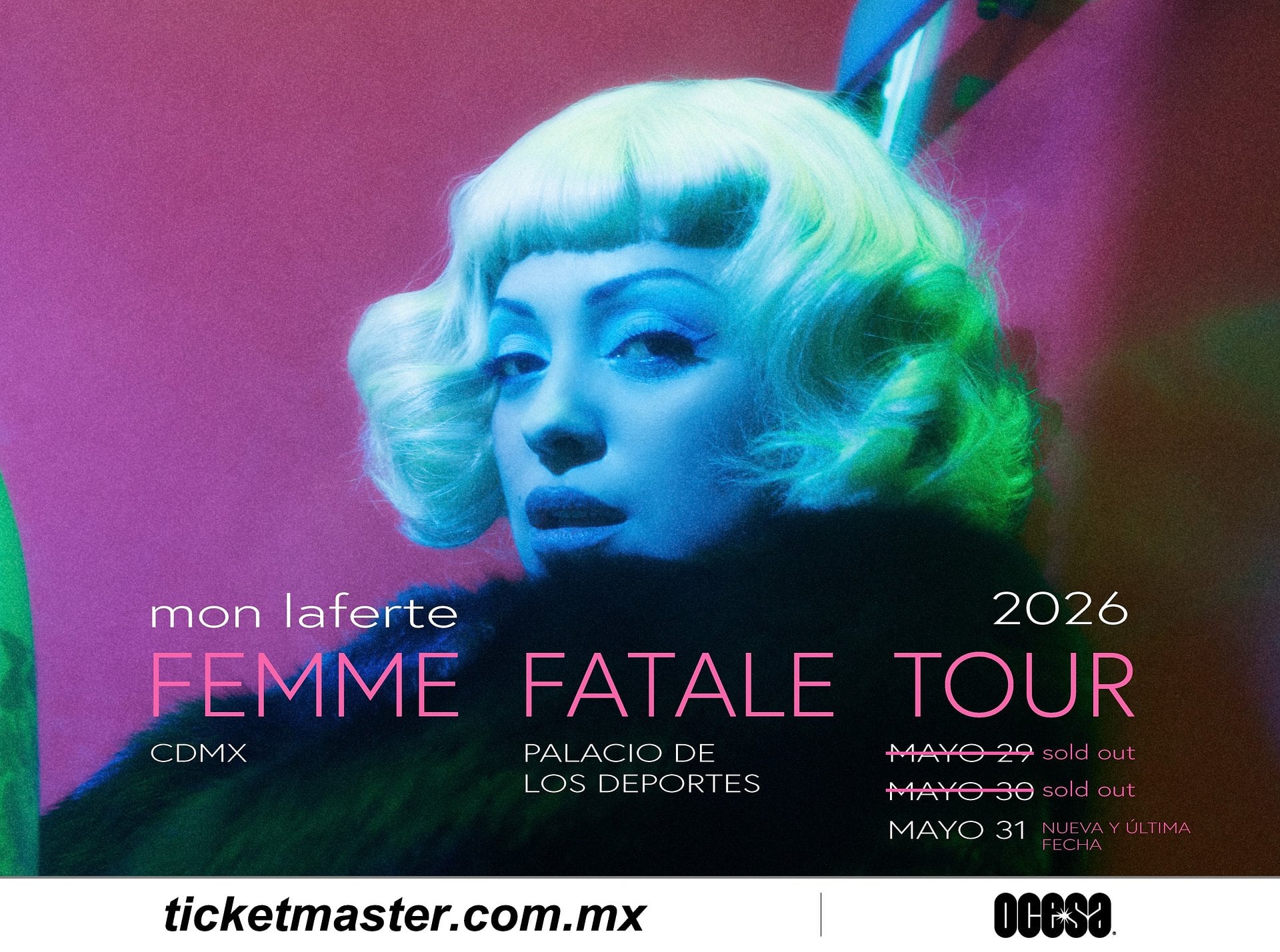 Concierto de Mon Laferte en Palacio de los Deportes