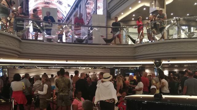 Pasajeros del Meraviglia. Hay 4 mexicanos