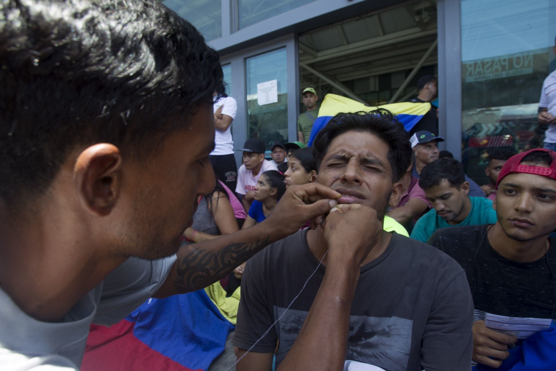 Protesta de migrantes en la central camionera de Monterrey
