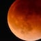 La razón por la que la luna se verá roja durante el eclipse lunar de marzo 2025