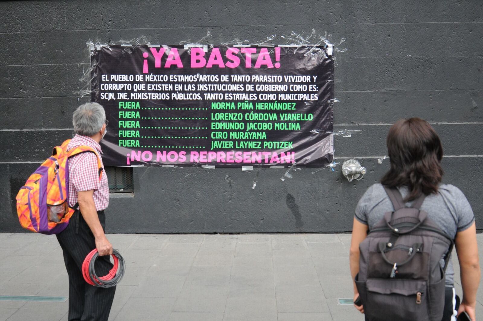 Simpatizantes de AMLO arman plantón para pedir la renuncia de la ministra Norma Piña