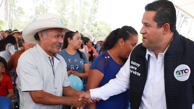 Diego Sinhue Rodríguez realiza entrega de apoyos por “Creo en Ti, Mi Tienda al 100"