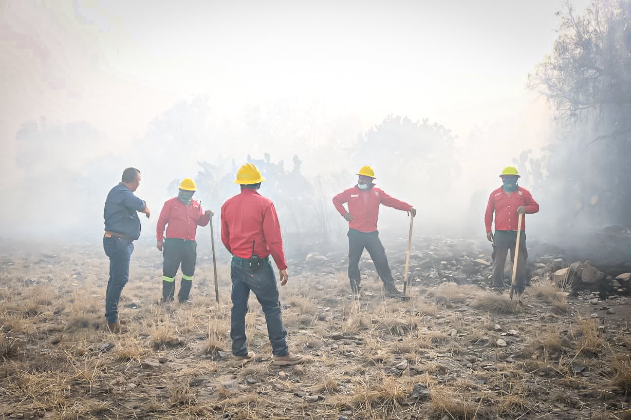 Hidalgo atiende incendios forestales.