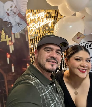 Zenyazen Escobar García junto a su hija Dary