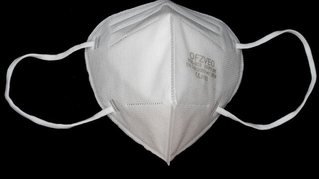 Se revisa el uso de cubrebocas en vuelos