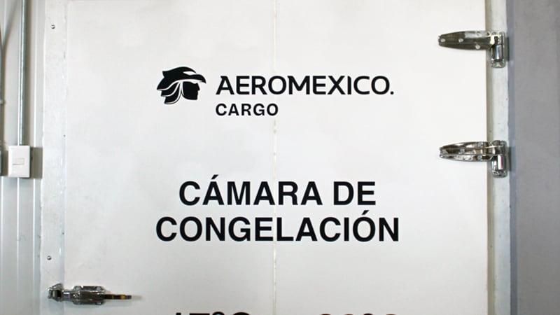 Instala Aeroméxico Cargo su primera cámara de congelación