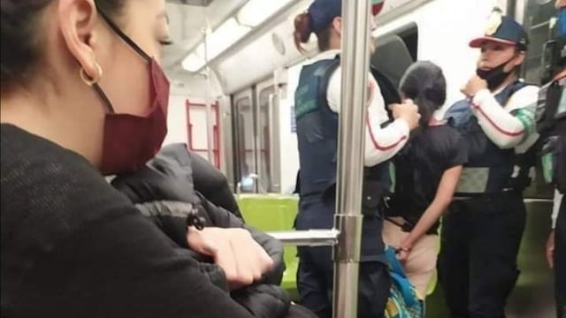 Menor de edad esposada en el Metro de la CDMX.