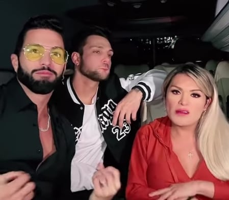 Wendy Guevara con Nicola Porcella y Poncho de Nigris