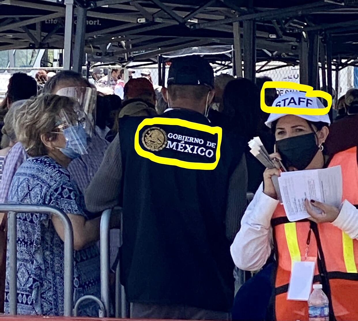 El contraste, personal de la Federación y del Municipio.