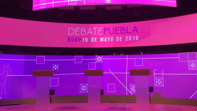 Set del debate en la BUAP