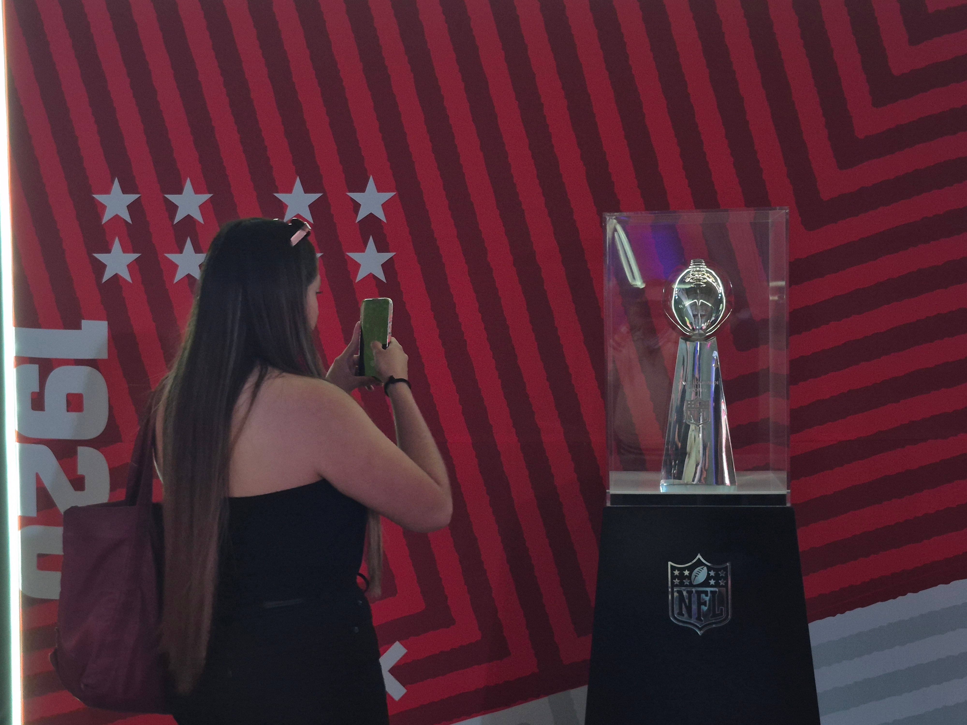 Museo NFL expone el trofeo Vince Lombardi