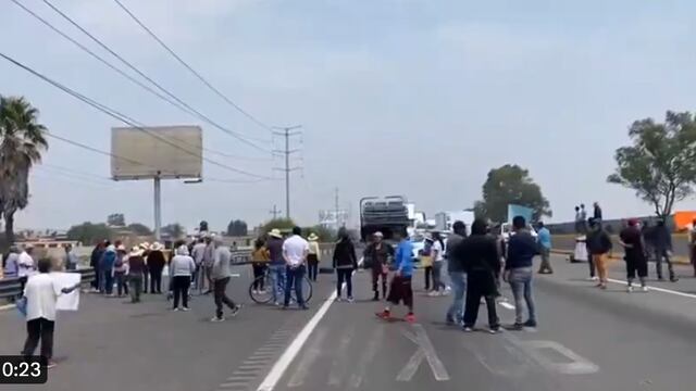 Bloqueo en autopista México-Puebla